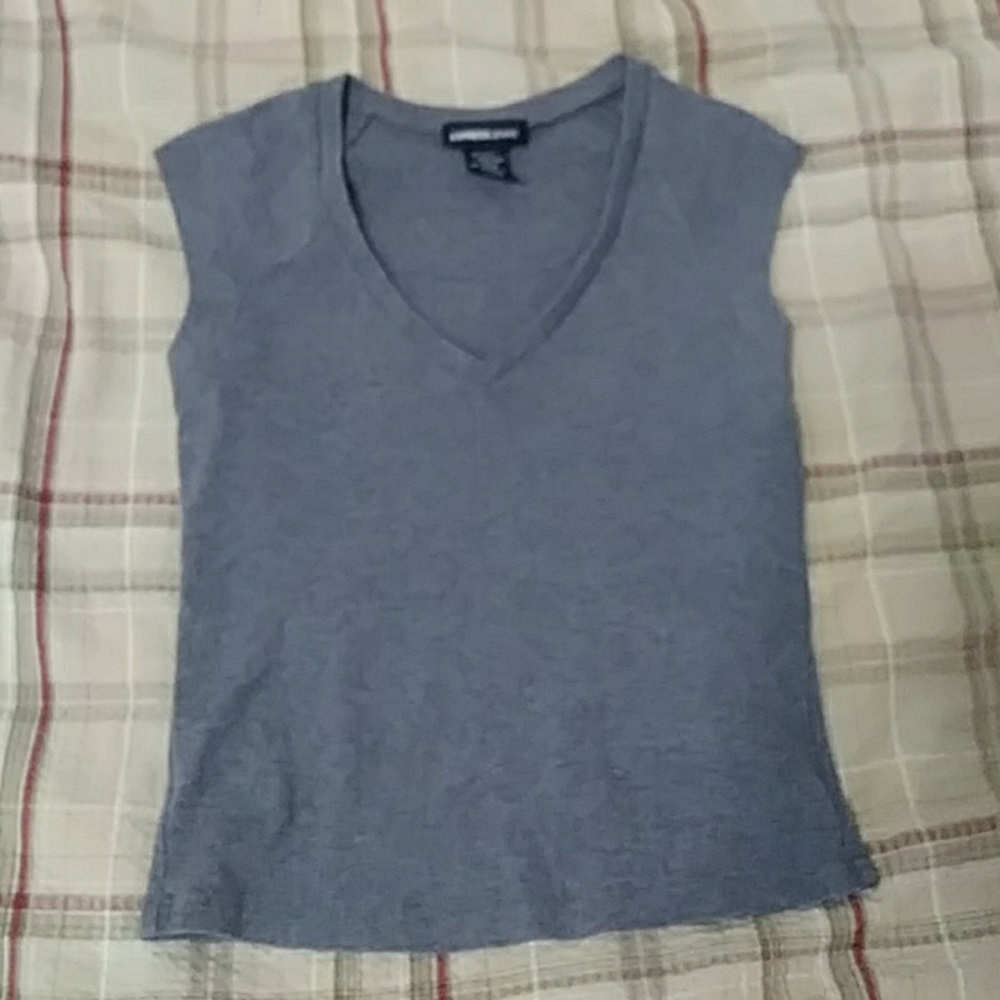Cropped  v-neck shirt